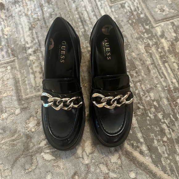 GUESS Shiny Black Loafers with Silver Chain Accent - Picture 1 of 4